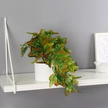 Искусственный цветок в горшке