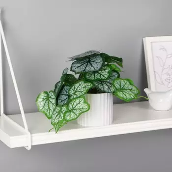 Искусственный цветок в горшке