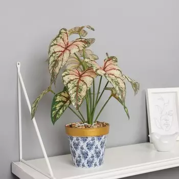 Искусственный цветок в горшке