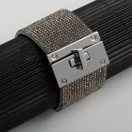 Браслет со стразами