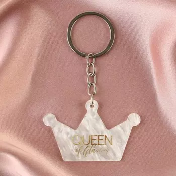 Брелок акриловый queen, 3,8 х 6 см.