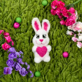 Брошь из шерсти