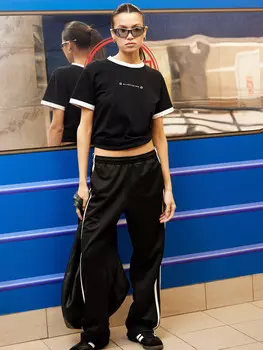 Брюки женские черные со светло-молочными лампасами