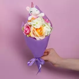 Букет с игрушкой
