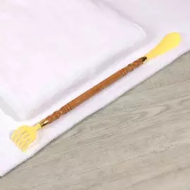 Массажер - чесалка, универсальный, с ложкой, деревянный, 47 4 3 см, цвет желтый