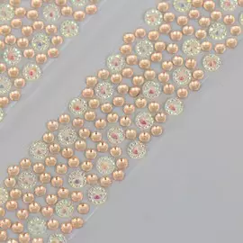 Декоративная самоклеящаяся лента из страз. длина каждой 300 мм, ширина 25 мм.