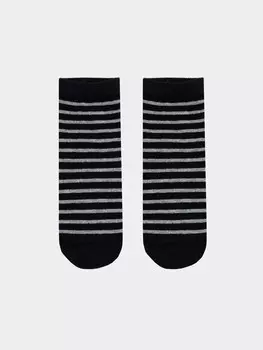 Детские носки черного цвета в тонкую белую полоску