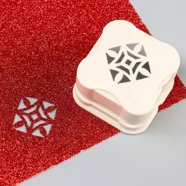 Дырокол фигурный магнитный