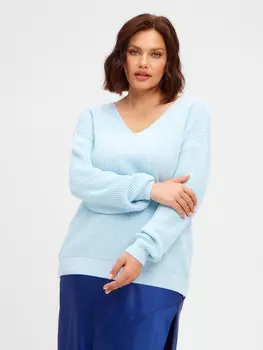 Джемпер оверсайз с вырезом