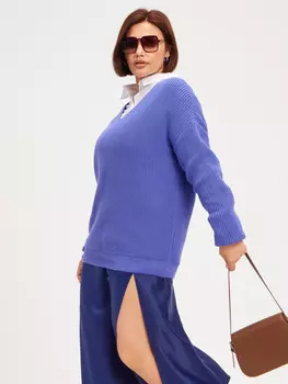 Джемпер оверсайз с вырезом