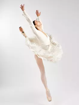 Джемпер женский укороченный в бежевом цвете