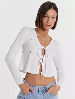 Джемпер женский в белом цвете с цветочками