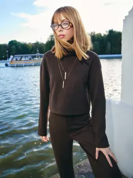 Джемпер женский в шоколадно-коричневом цвете