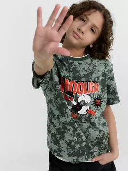 Футболка для мальчиков зеленая в стиле миллитари с принтом и надписью