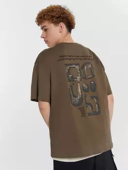 Футболка мужская коричневая с принтом на спинке