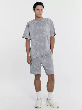 Футболка мужская серая с дизайнерским принтом