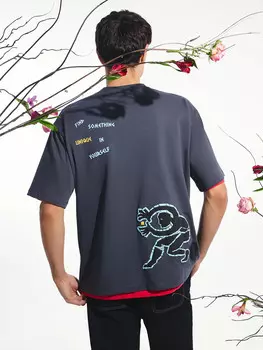 Футболка мужская серая с принтом и надписью