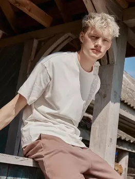 Футболка мужская светло-молочная с орнаментом