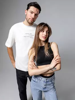 Футболка мужская светло-молочная с принтом в виде надписи