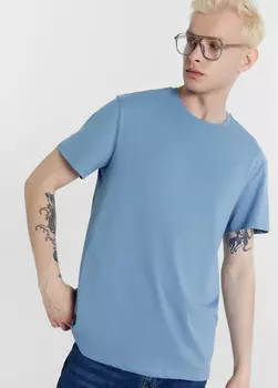 Футболка мужская в голубом оттенке