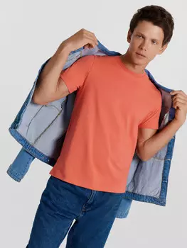 Футболка мужская в кораллово-красном цвете