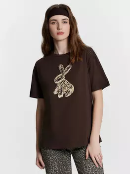 Футболка женская коричневая с принтом