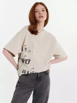 Футболка женская бежевая с печатью
