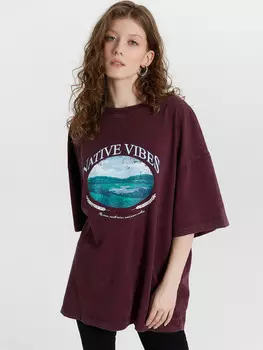 Футболка женская бордовая с принтом и надписью