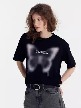 Футболка женская черная с печатью