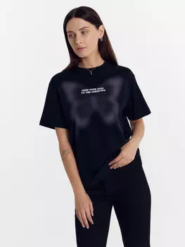 Футболка женская черная с печатью