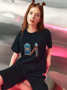 Футболка женская черная с принтом из коллекции