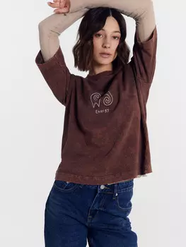 Футболка женская коричневая с дизайнерским принтом