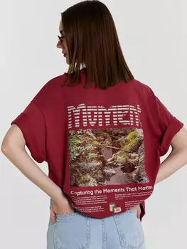 Футболка женская красная с принтом и надписью