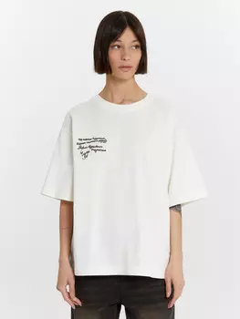 Футболка женская молочная с вышитой надписью на груди