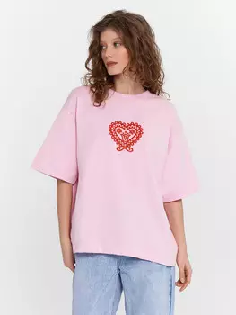 Футболка женская розовая с вышивкой в виде сердца