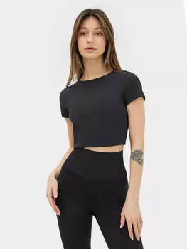 Футболка женская укороченная в черном цвете