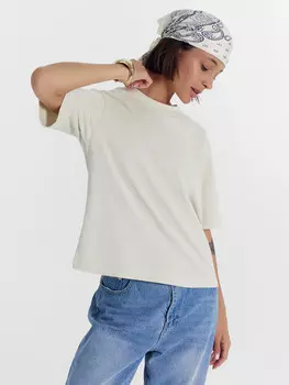 Футболка женская в бежевом цвете