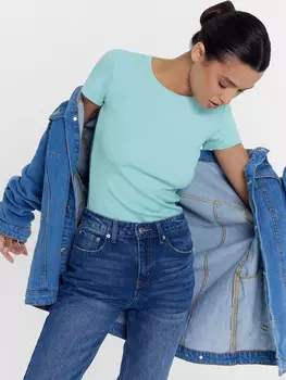 Футболка женская в голубом оттенке