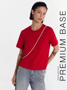 Футболка женская в красном оттенке