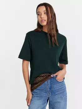 Футболка женская в темно-зеленом оттенке