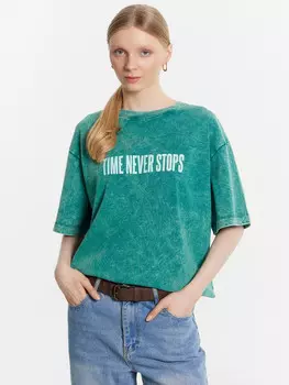 Футболка женская зеленая с обработкой эйсид и надписью