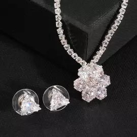 Гарнитур 2 предмета: серьги, кулон