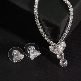 Гарнитур 2 предмета: серьги, кулон