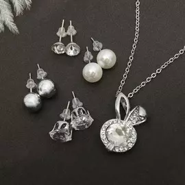 Гарнитур 5 предметов: 4 пары пуссет, кулон