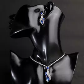 Гарнитур со стразами 2 предмета: серьги, кулон