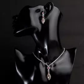 Гарнитур со стразами 2 предмета: серьги, кулон