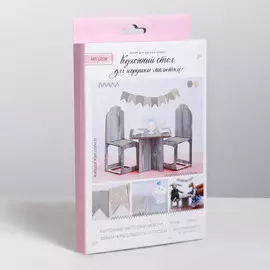 Игрушка‒малютка и кухонная мебель