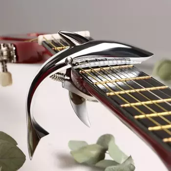 Каподастр для гитары music life акула, серебристый