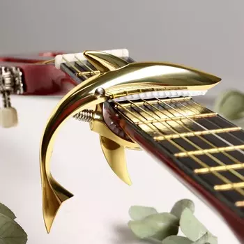 Каподастр для гитары music life акула, золотой