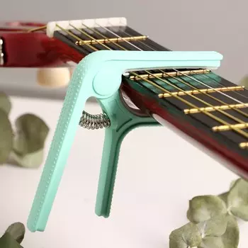 Каподастр для гитары music life салатовый